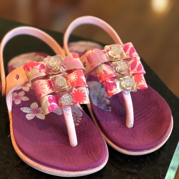 girls croc flip flops